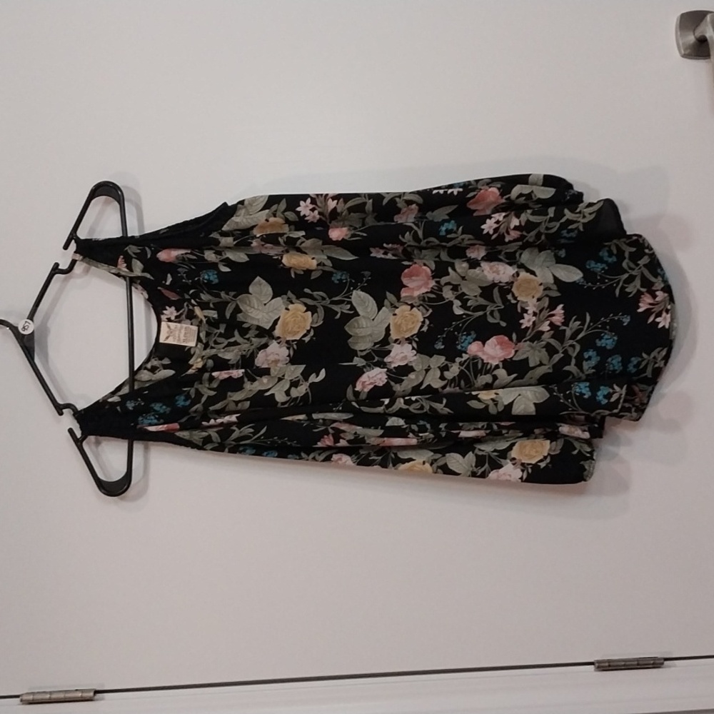957 Faded Glory black floral cold shoulder peephole blouse